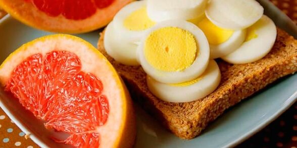Huevos y pomelo para adelgazar