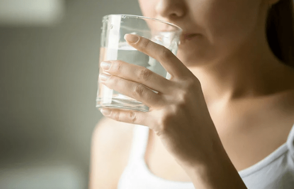 Beba su estándar de agua para el día