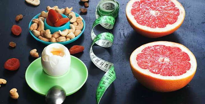 Dieta de proteínas y frutas.